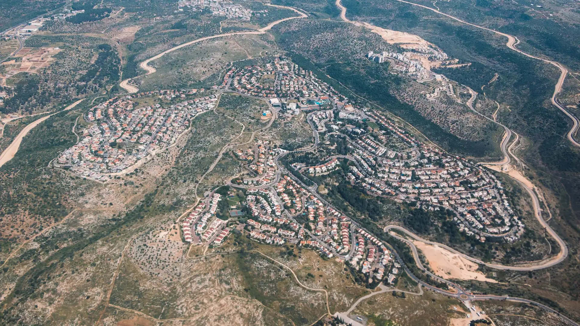 אלפי מנשה, מבט מהאוויר