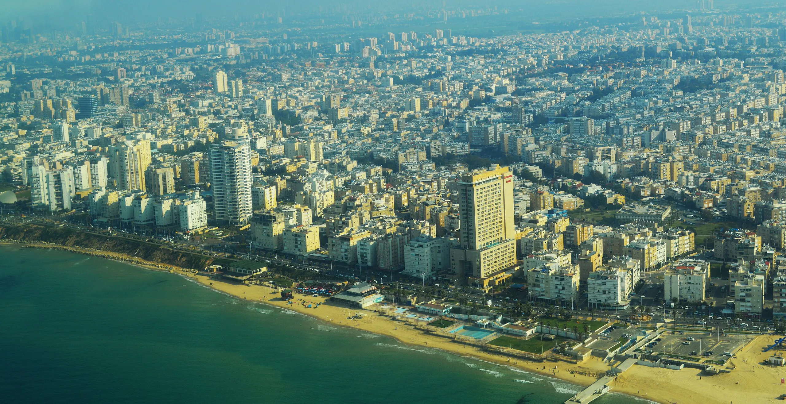 בת ים, קו החוף והעיר מהאוויר
