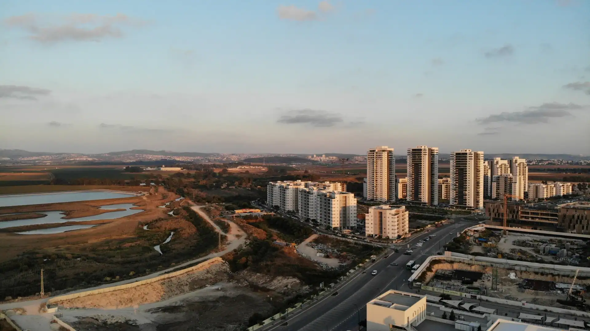 קרית ביאליק, מבט על העיר ושמורת עין אפק