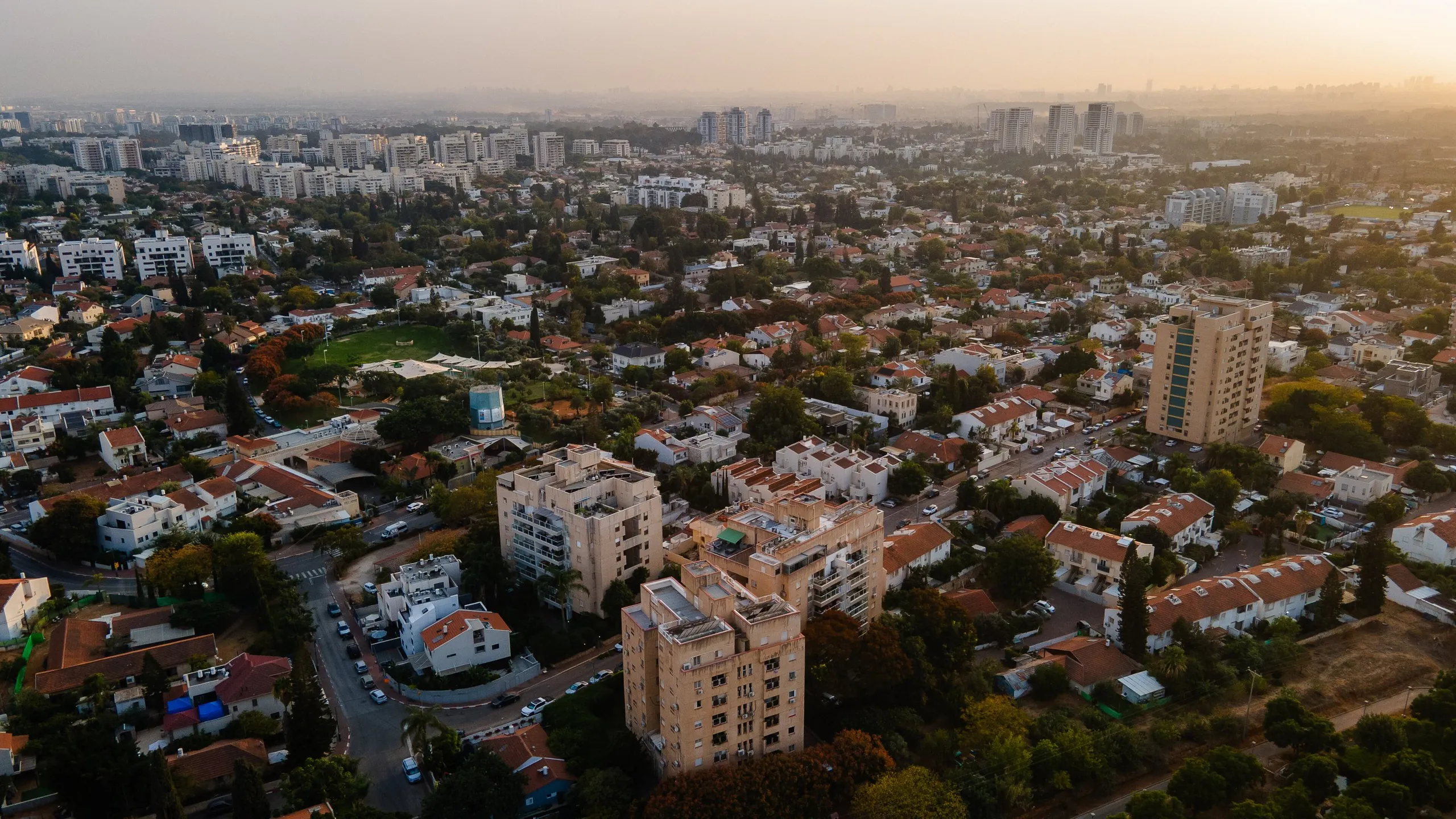 קריית אונו, מבט על העיר