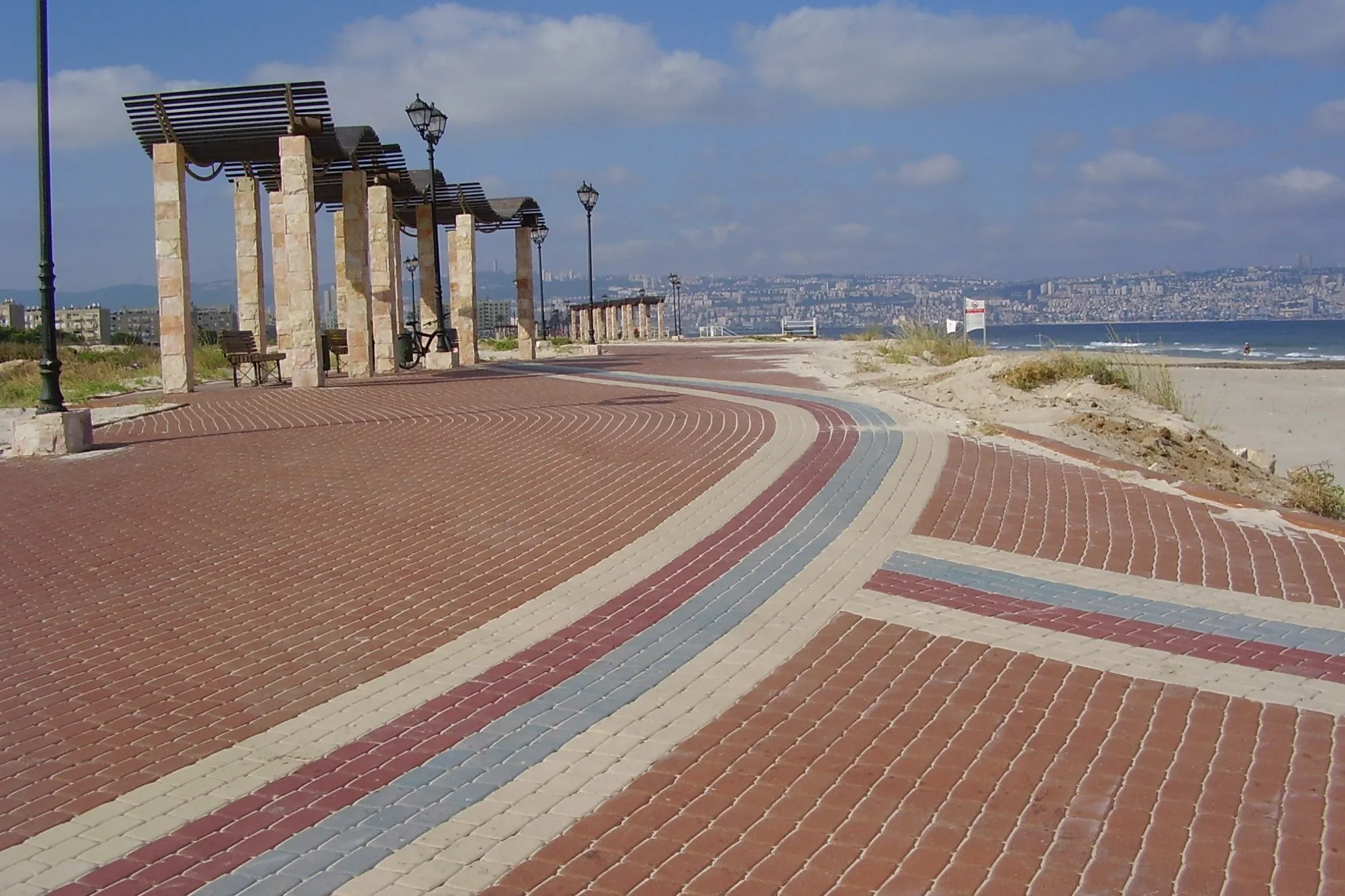 קריית ים, הטיילת לאורך החוף