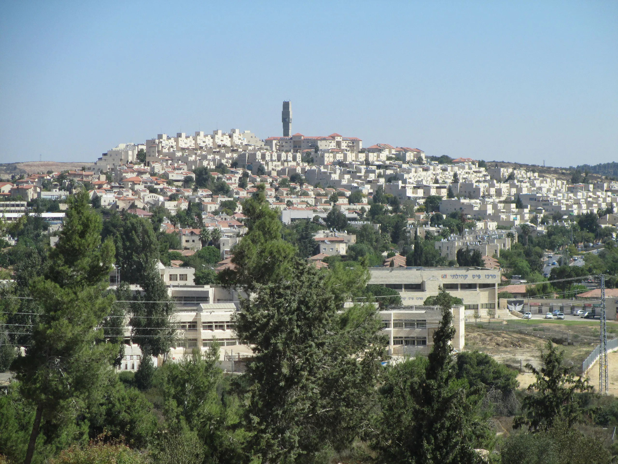 מבשרת ציון, מבט מהקסטל