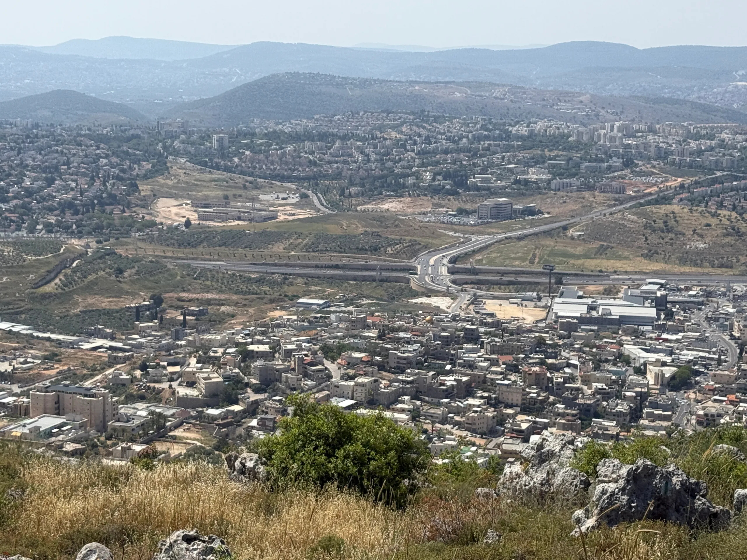נחף, מבט ממצוק צורים