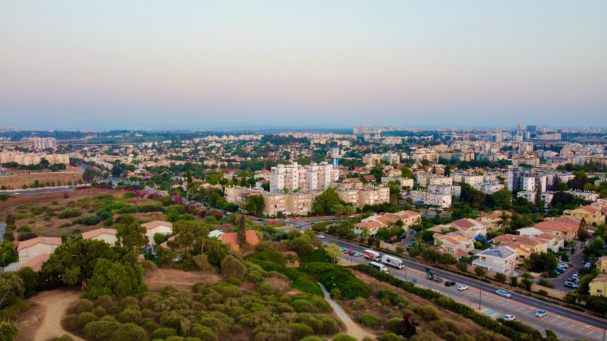 נס ציונה, מבט מצפון-מערב על העיר