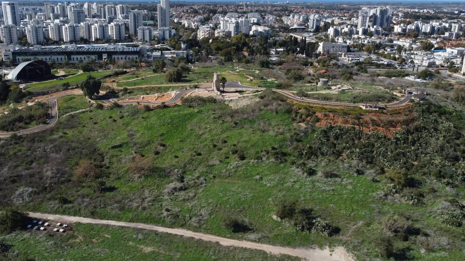 יבנה, מבט מתל יבנה על העיר