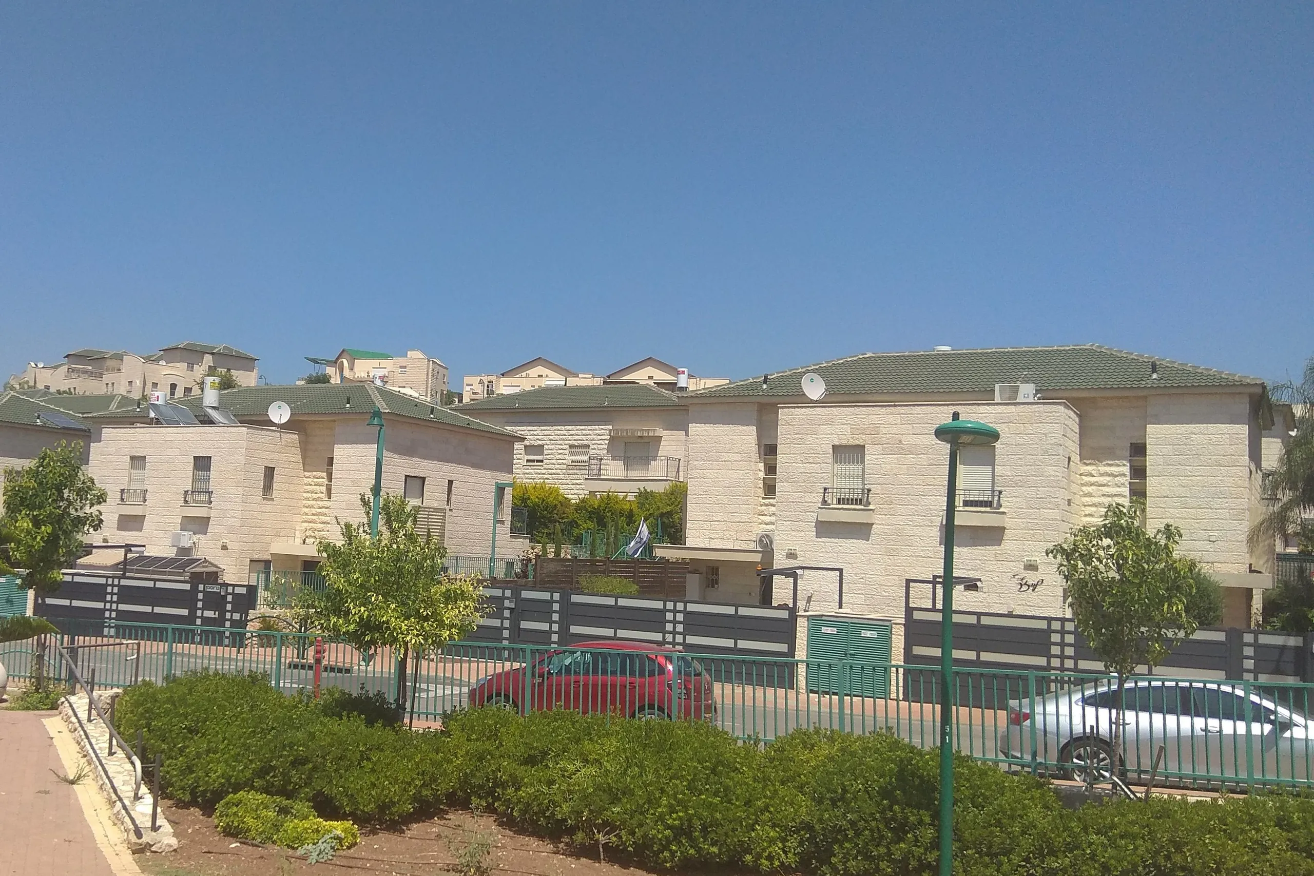 יקנעם עילית, שכונת גגות ירוקים